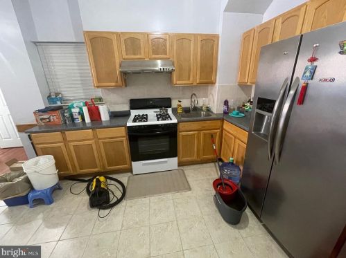 1239 6 St, Philadelphia PA 19140-4561 exterior