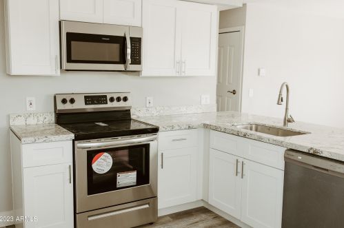 2221 27th St, Phoenix AZ 85008-4924 exterior