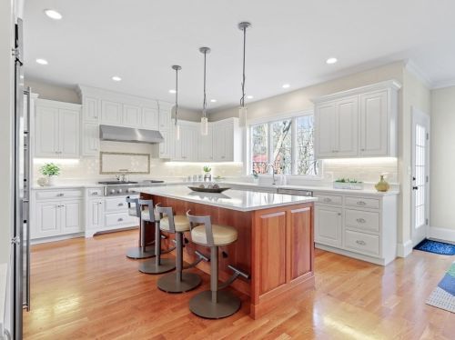 51 Mann Ave, Needham MA 02492-4533 exterior