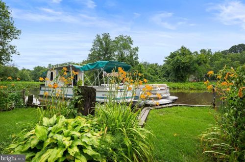 47 1st Ave, West Deptford, NJ 08051-1628