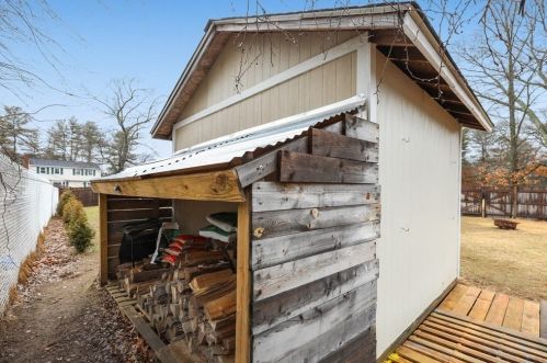 83 Colonial Dr, Taunton MA 02780-3801 exterior