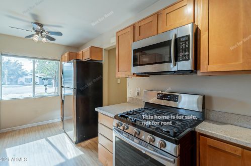 930 Denton Ln, Phoenix AZ 85014-2676 exterior