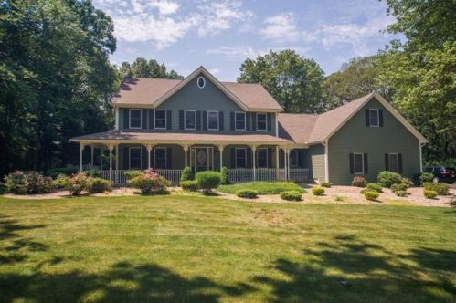 27 Cedar Hill Ter, Seekonk, MA 02771-1318