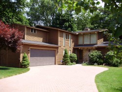 2 Laurus Ln, Newton, MA 02459-3138