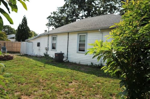 14 Barnes St, Wareham, MA 02571-2535