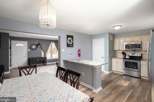 808 Mail Ave, West Deptford NJ  08096-6515 exterior