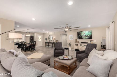 11605 37 Pl, Phoenix AZ 85050-2699 exterior