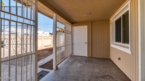 2136 Bethany Home Rd, Phoenix AZ 85015-1938 exterior