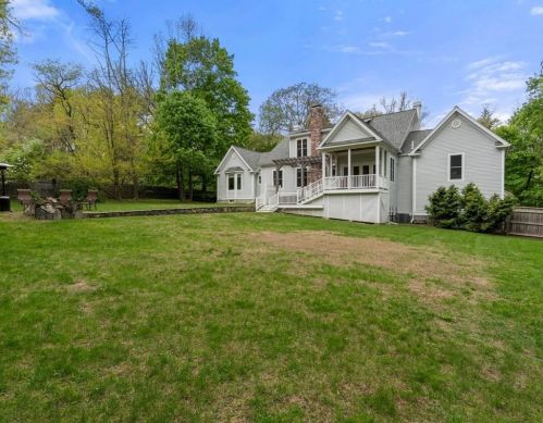 8 Clemmons St, Southborough MA  01772-1314 exterior