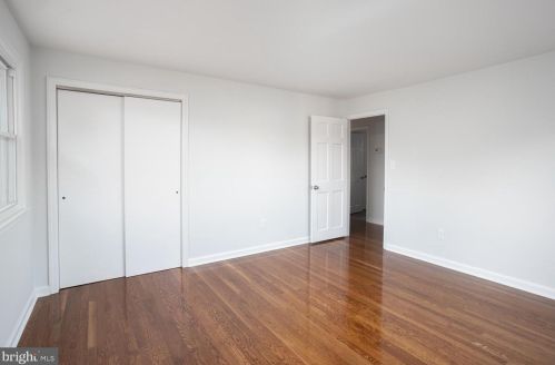 4 Locust Ave, Columbus NJ  08022-9504 exterior