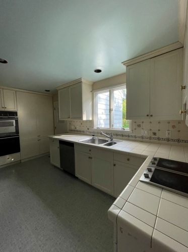 327 Dedham St, Newton MA 02461-2108 exterior