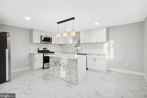 1771 Delsea Dr, West Deptford NJ  08096-3626 exterior