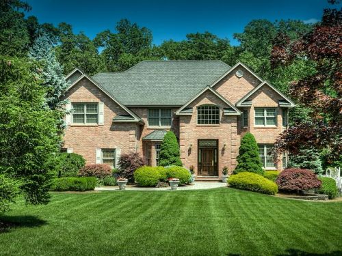 10 Mountainside Dr, Skyline Lakes, NJ 07456-2811