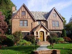 25 Montrose St, Newton, MA 02458-2717