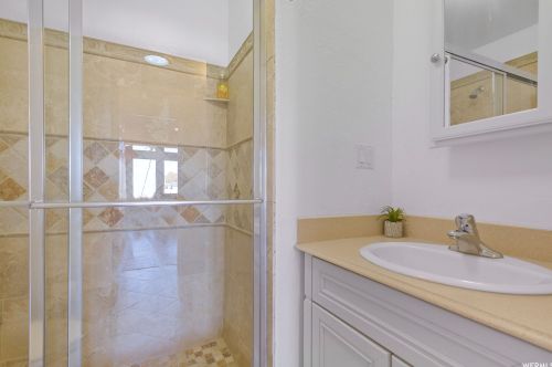 1494 Ridgemark Dr, Sandy UT 84092-3050 exterior