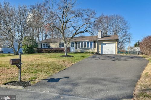 120 Holly Dr, Hatboro, PA 19040-1517