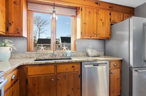 16 Joshuas Way, Chatham MA 02633-1565 exterior