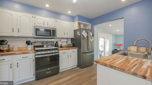 23 Lauderdale Rd, West Deptford NJ 08096-3938 exterior