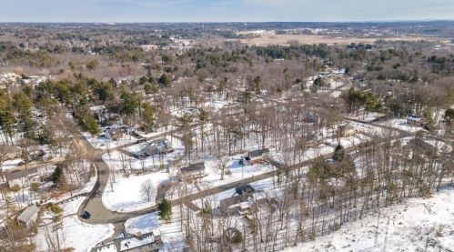 5 Juniper Rd, Lynnfield MA 01940-2416 exterior