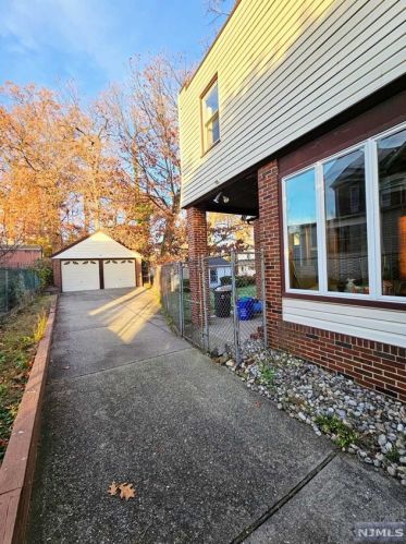 264 Holmes St, Belleville NJ  07109-2039 exterior