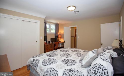 645 Kings Hwy, West Deptford NJ 08096-3129 exterior