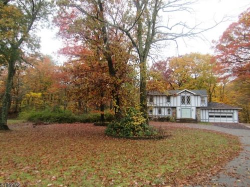 539 Stonetown Rd, Skyline Lakes, NJ 07456-1323