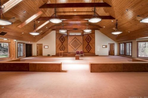 2080 Undermountain Rd, Sheffield MA 01257-9639 exterior