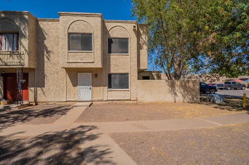 1426 54th Ave, Phoenix, AZ 85043-1711