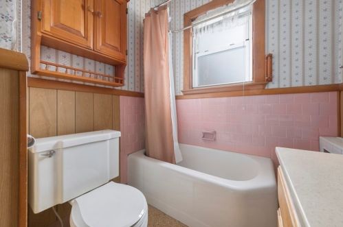 10 Burke St, Fall River MA 02720-6903 exterior