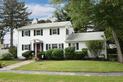 6 Elnora Dr, Worcester, MA 01606-2414