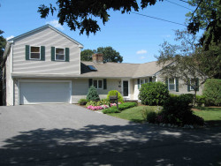 172 Edinboro St, Newton, MA 02460-1302