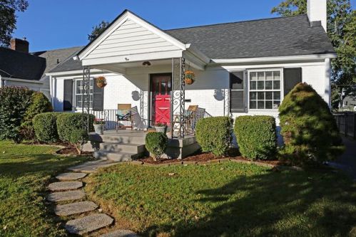 202 Hubbards Ln, Louisville KY  40207-2251 exterior