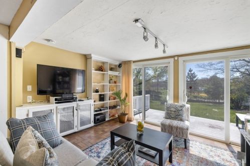 186 Mt Vernon St, Lawrence MA 01843-3302 exterior