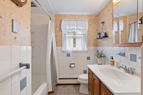 105 Hall Dr, Hingham MA 02061-1813 exterior