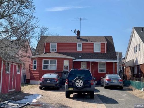 29 Davis Ave, East Newark, NJ 07029-1501