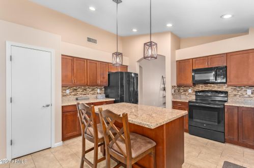 2029 Angela Dr, Phoenix AZ 85032-2351 exterior