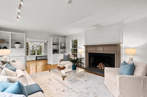 55 Farlow Rd, Newton MA 02458-2439 exterior