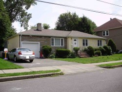 70 Selwyn Rd, Newton, MA 02461-2126