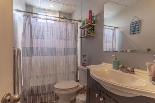 285 Earle St, New Bedford MA 02746-1814 exterior