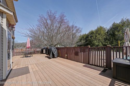 327 Frank Applegate Rd, Jackson Twp NJ  08527-4217 exterior