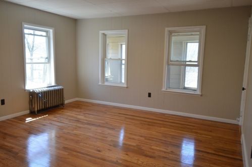 4 Maxwell Ct, Worcester MA 01607-1016 exterior