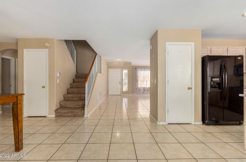 1102 Behrend Dr, Phoenix AZ 85050-3992 exterior