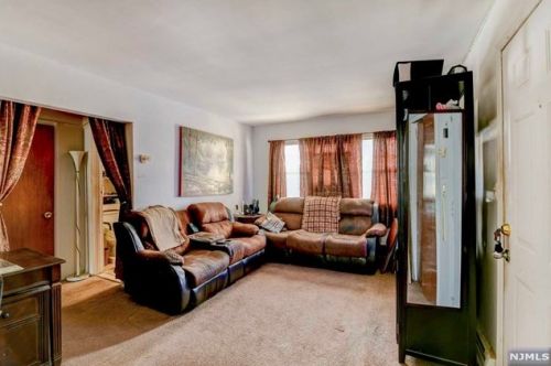 26 Clinton St, Belleville, NJ 07109-2414