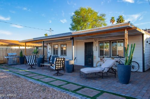 1406 Clarendon Ave, Phoenix AZ 85018-5524 exterior