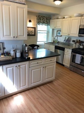 135 South St, Hingham MA 02043-2423 exterior