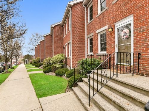 19 Admirals Way, Chelsea, MA 02150-4002