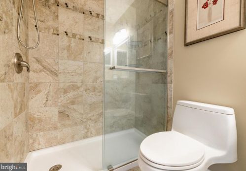 104 Cinnamon Rd, West Deptford NJ 08086-2400 exterior