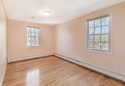 24 Harvey Ln, Whitman MA 02382-1948 exterior