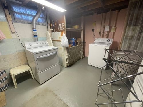 1083 Phillips Rd, New Bedford MA 02745-1716 exterior