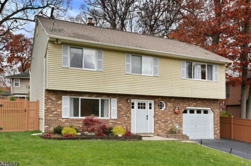 4 Birch Rd, Skyline Lakes, NJ 07456-2505